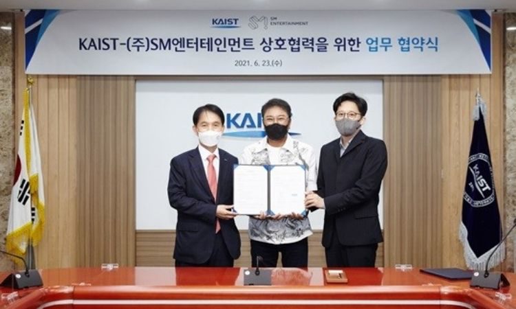 Firma de acuerdo de SM y KAIST
