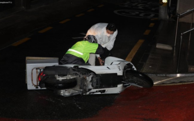 Donghae de Super Junior auxilia a un motociclista que cae en carretera