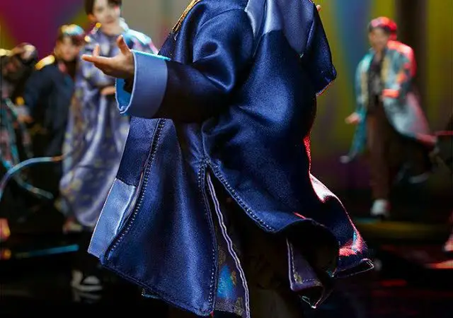 Sideshow Collectibles lanza las figuras de BTS, con sus icónicos Hanboks de IDOL
