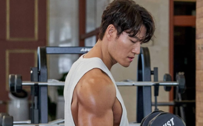 Kim Jong Kook de 'Running Man' logra el botón plateado de YouTube con un video