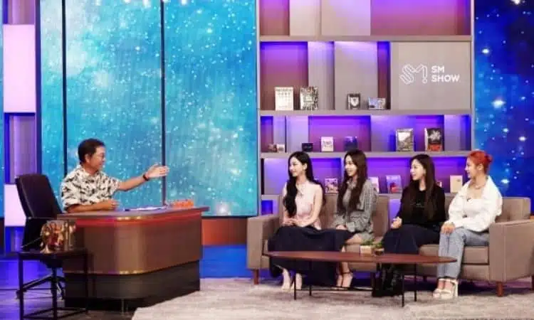 Lee Soo Man y aespa en SM CONGRESS 2021