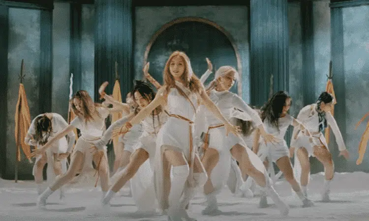 LOONA regresa como un grupo completo con el MV de 'PTT (Paint The Town)'