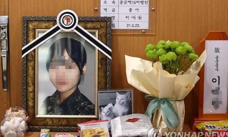 Jefe de Defensa de Corea se disculpa tras suicidio de una soldado