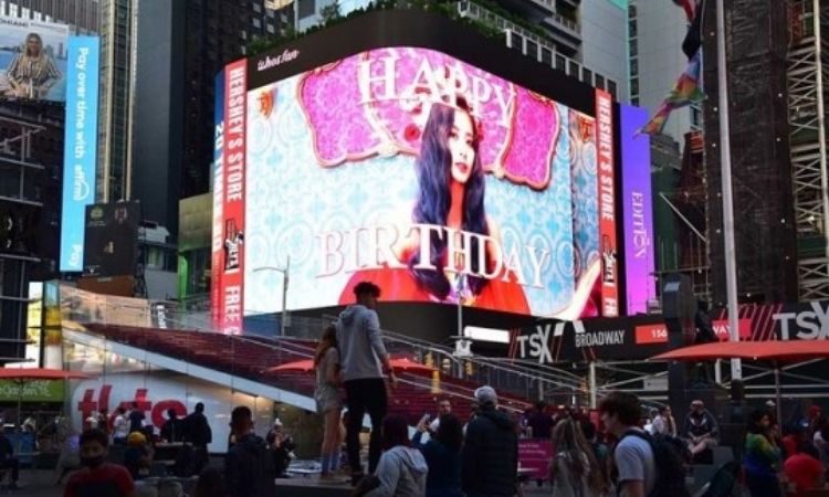 Panel publicitario de Tzuyu de Twice en Times Square