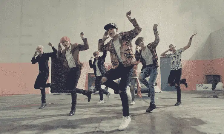 'FIRE' de BTS logra superar los 700 millones de reproducciones