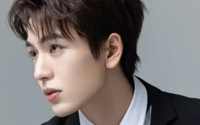 Video: Fans de Zhai Xiaowen rompen un jarrón por accidente y él lo paga