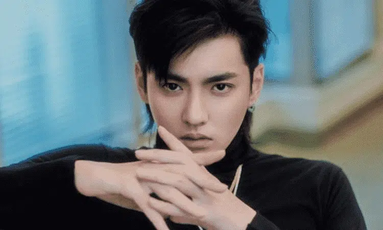 Kris WU finge una enfermedad