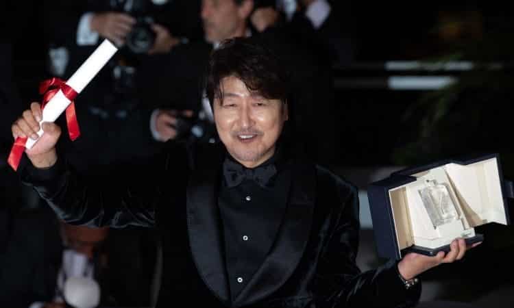 Song Kang Ho regresa victorioso a Corea del Sur luego de historia en el Festival de Cine de Cannes