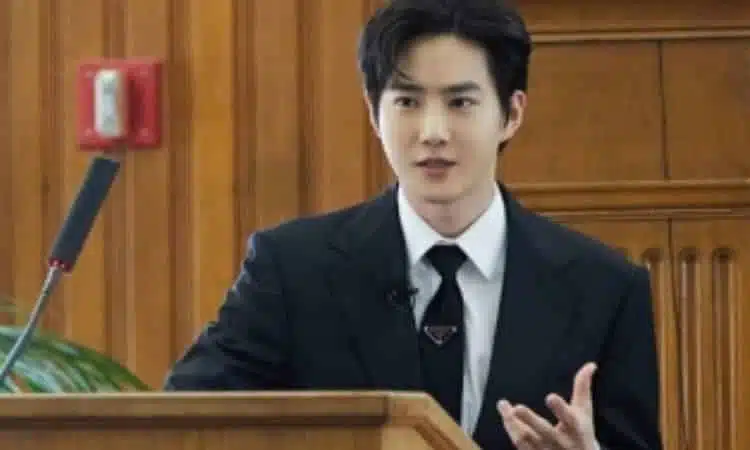 Suho de EXO brinda discurso en la Universidad de Stanford