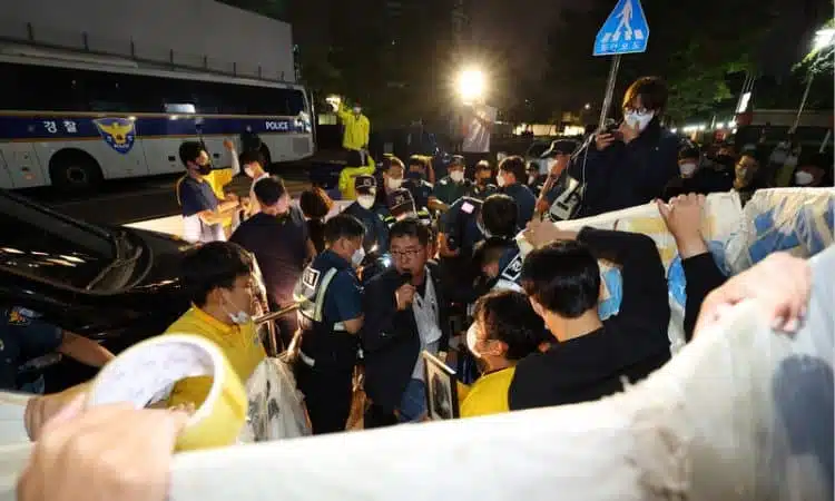 Enfrentamiento cerca de la estatua de la paz